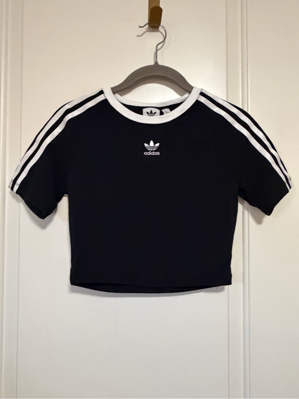 🖤🤍Trending Classic Sporty adidas Athleisure Everyday Crop Top 🖤🤍